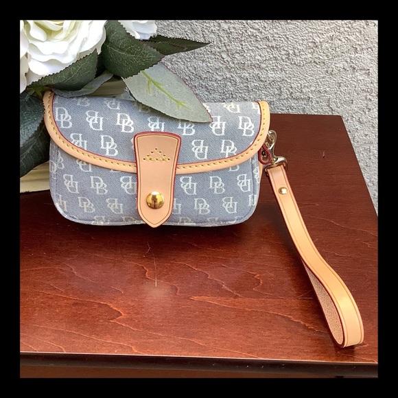 Dooney & Bourke Wristlet - Picture 2 of 8